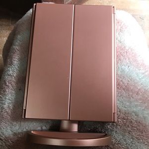 Light up vanity mirror